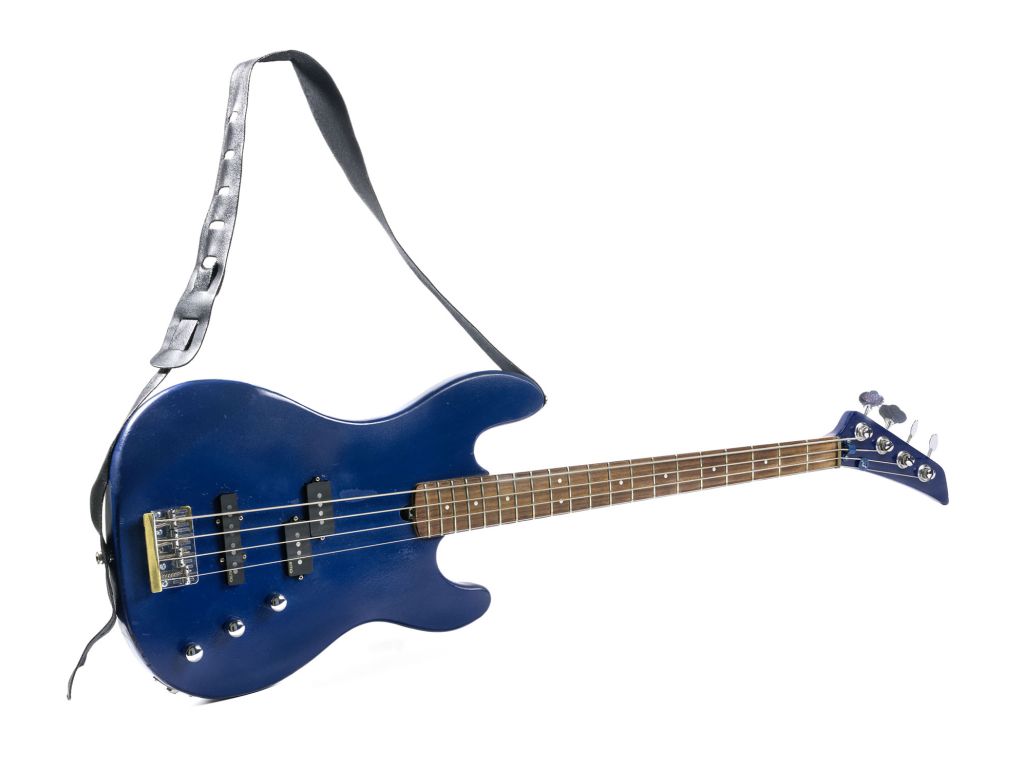 Eine Blaue Bassgitarre mit Gurt