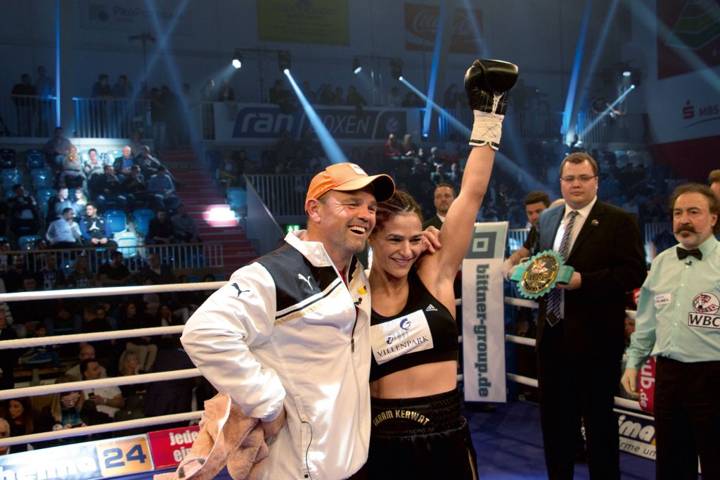 In der Potsdamer MBS Arena gewinnt Ikram Kerwat den WBC-Female International Lightweight Championship-Titel